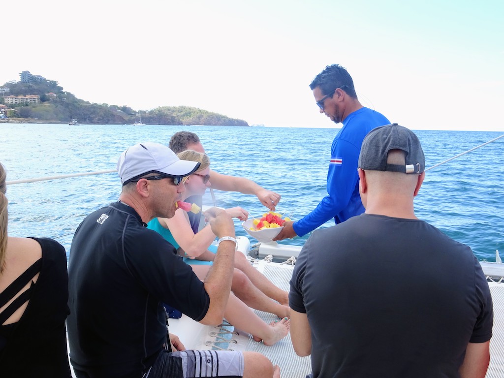 Costa Rica Potrero catamaran traversée snack