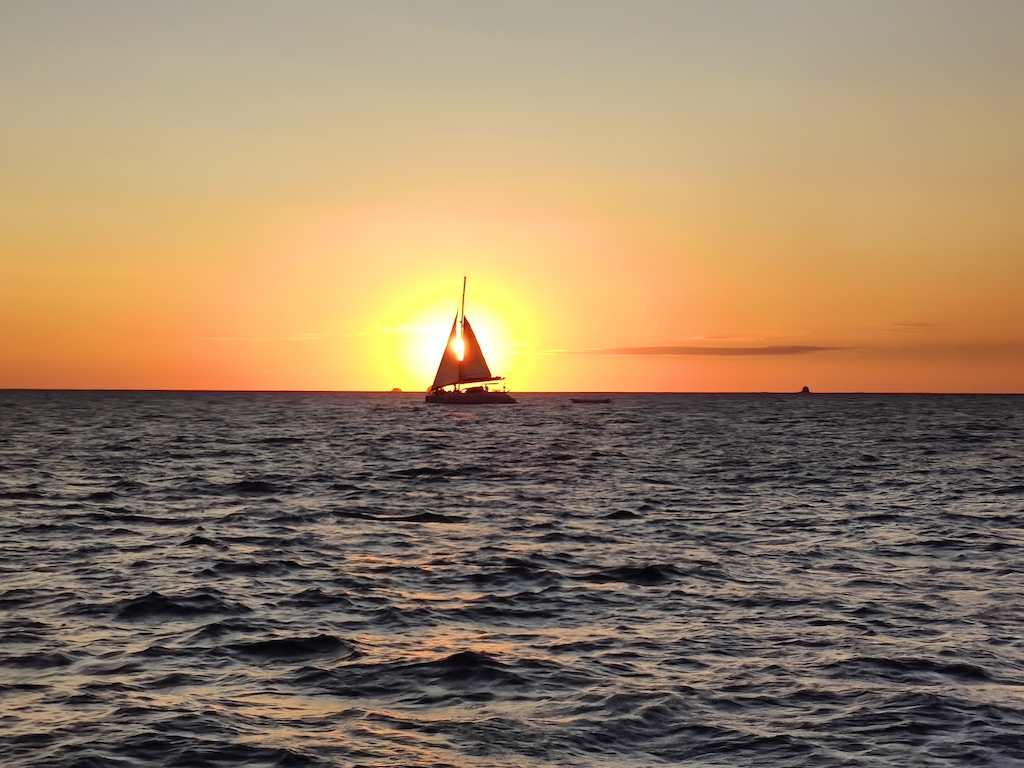 Costa Rica Potrero catamaran coucher de soleil
