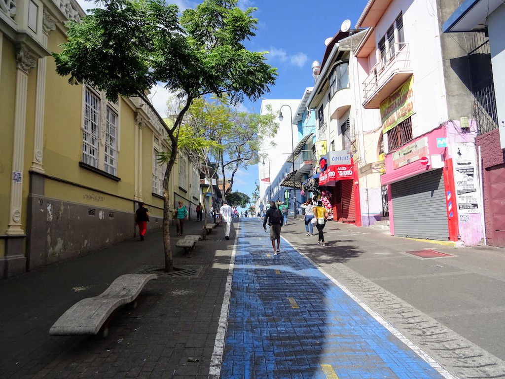 Costa Rica San Jose rue piste cyclable