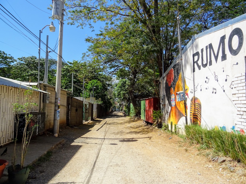 Costa Rica Tamarindo Rue en terre Rumo