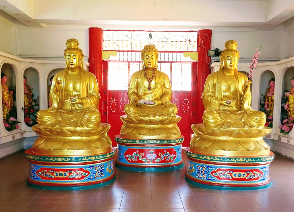 Malaisie Penang Kek Lok Si temple moines dorés