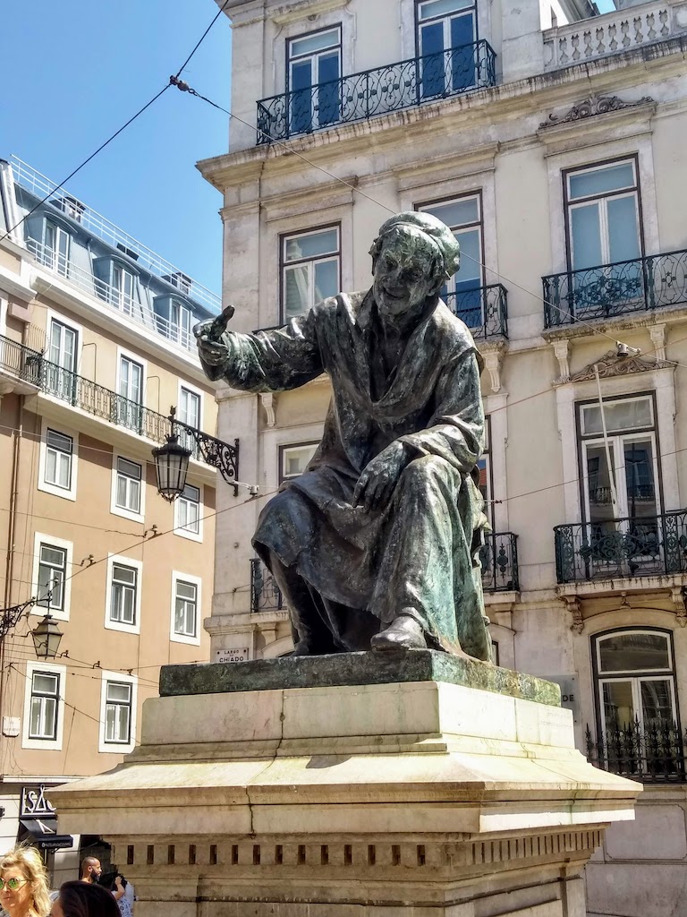 Portugal Lisbonne Chiado statue