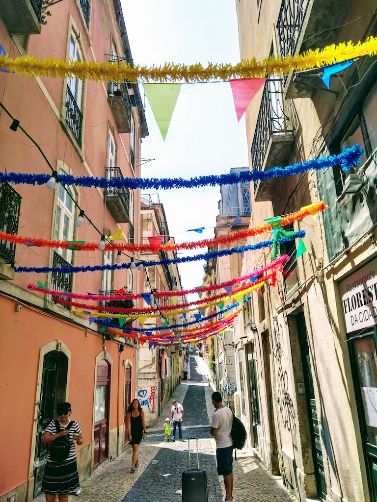 Portugal Lisbonne rue guirlande