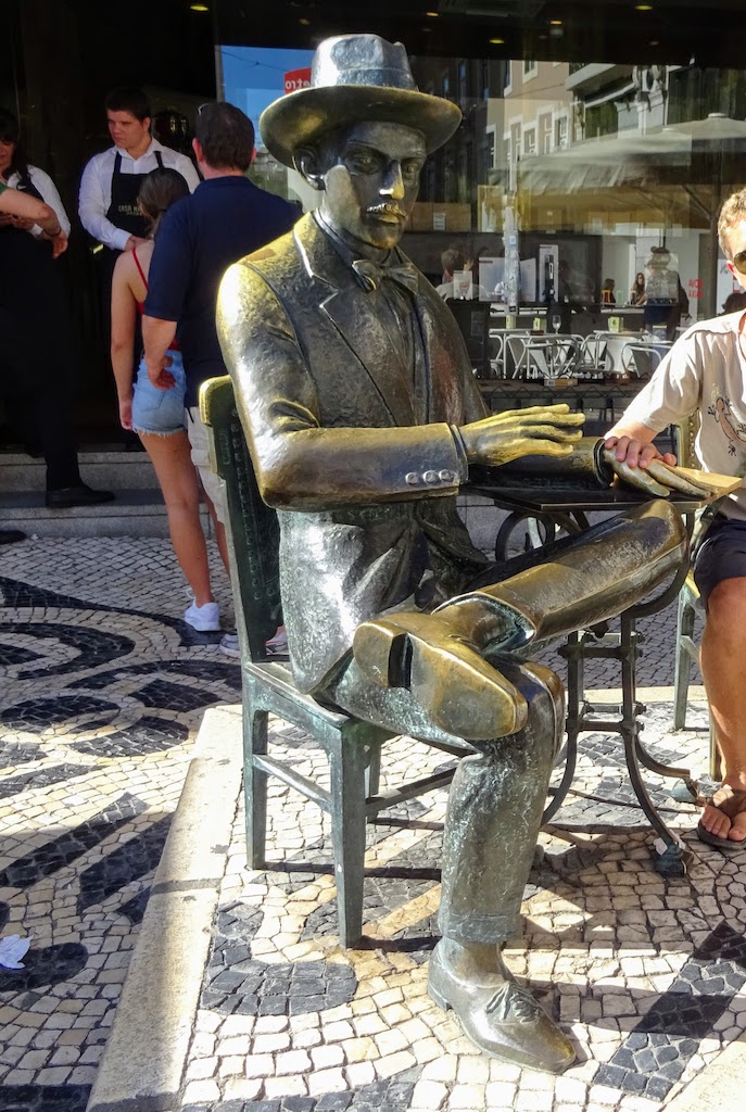 Portugal Lisbonne Queiroz statue