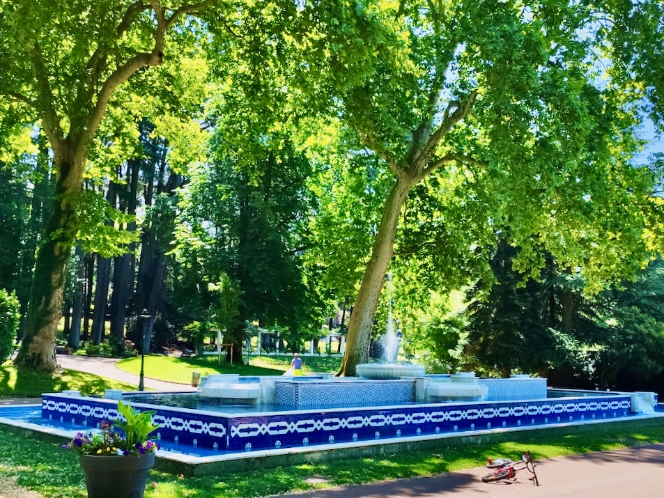 France Aix-les-Bains fontaine marocaine parc thermal