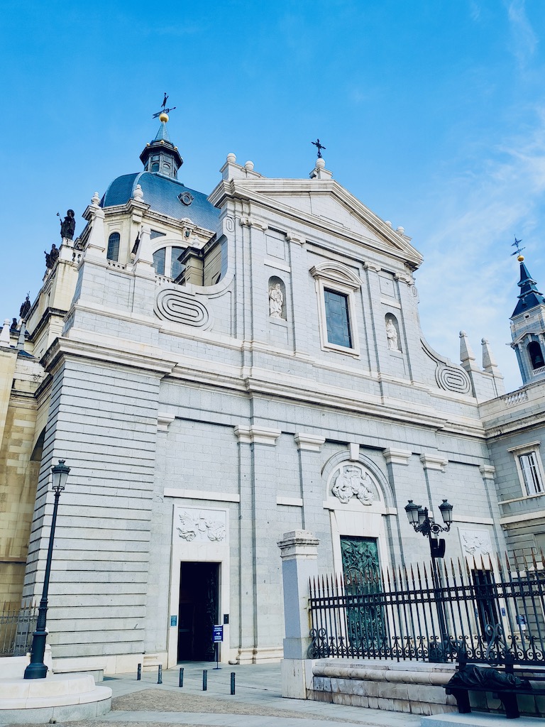 Madrid Almudena cathedral side