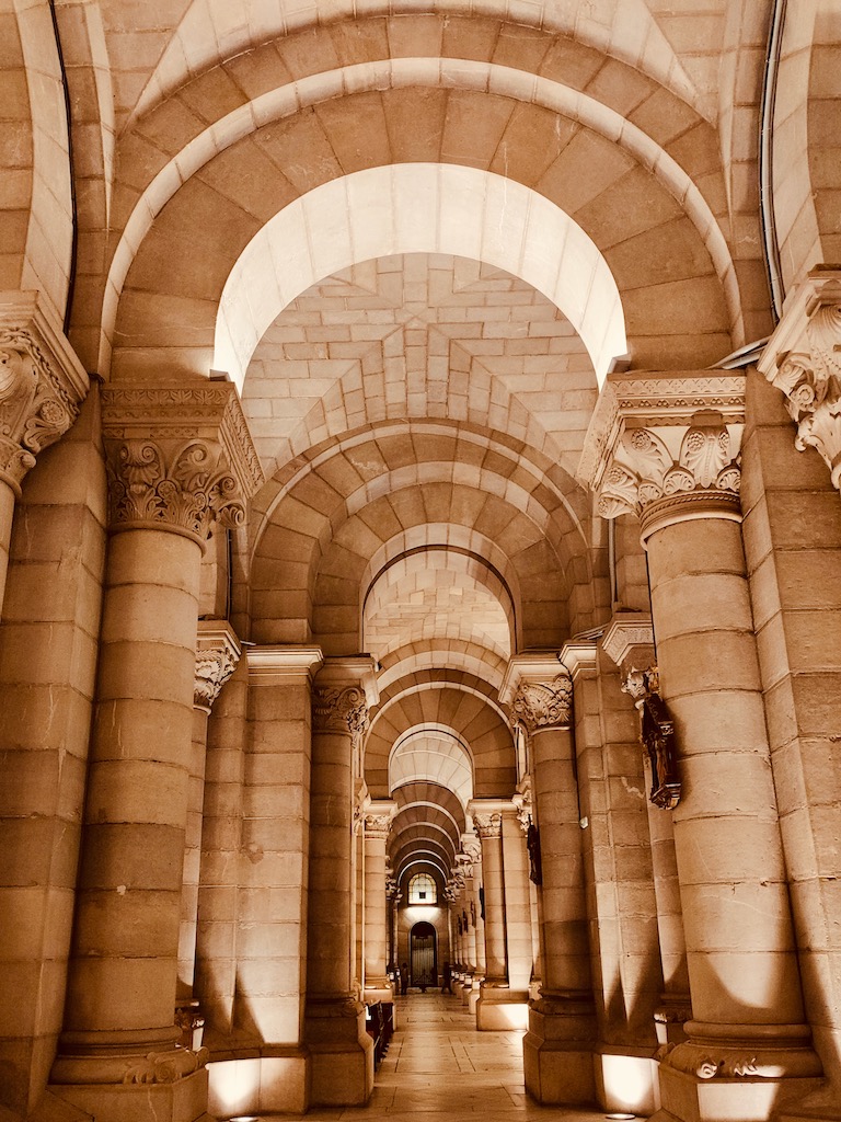 Madrid Almudena cathedrale crypte colonne