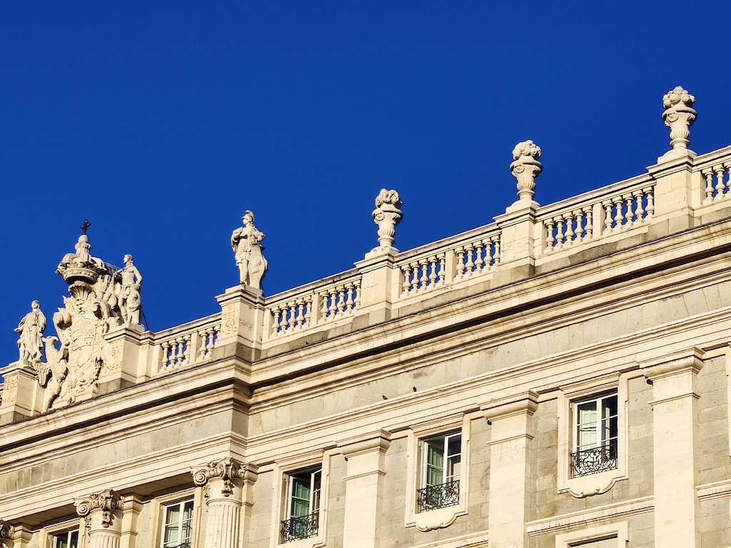 Espagne Madrid Plaza Oriente king statues 1